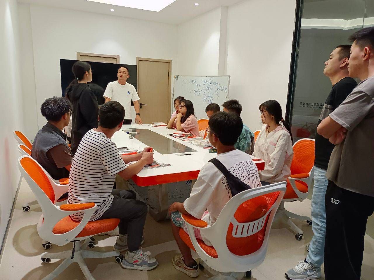 大步流星，執(zhí)夢(mèng)遠(yuǎn)航！第八期飛鷹班結(jié)業(yè)儀式圓滿結(jié)束