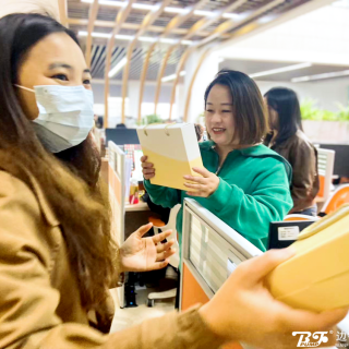 今天，是她的節(jié)日